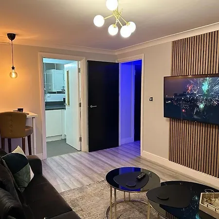 Luxury 9ine Super Beautiful Jacuzzi With Balcony * Birmingham