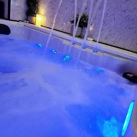 Apartman Luxury 9ine Super Beautiful Jacuzzi With Balcony *
